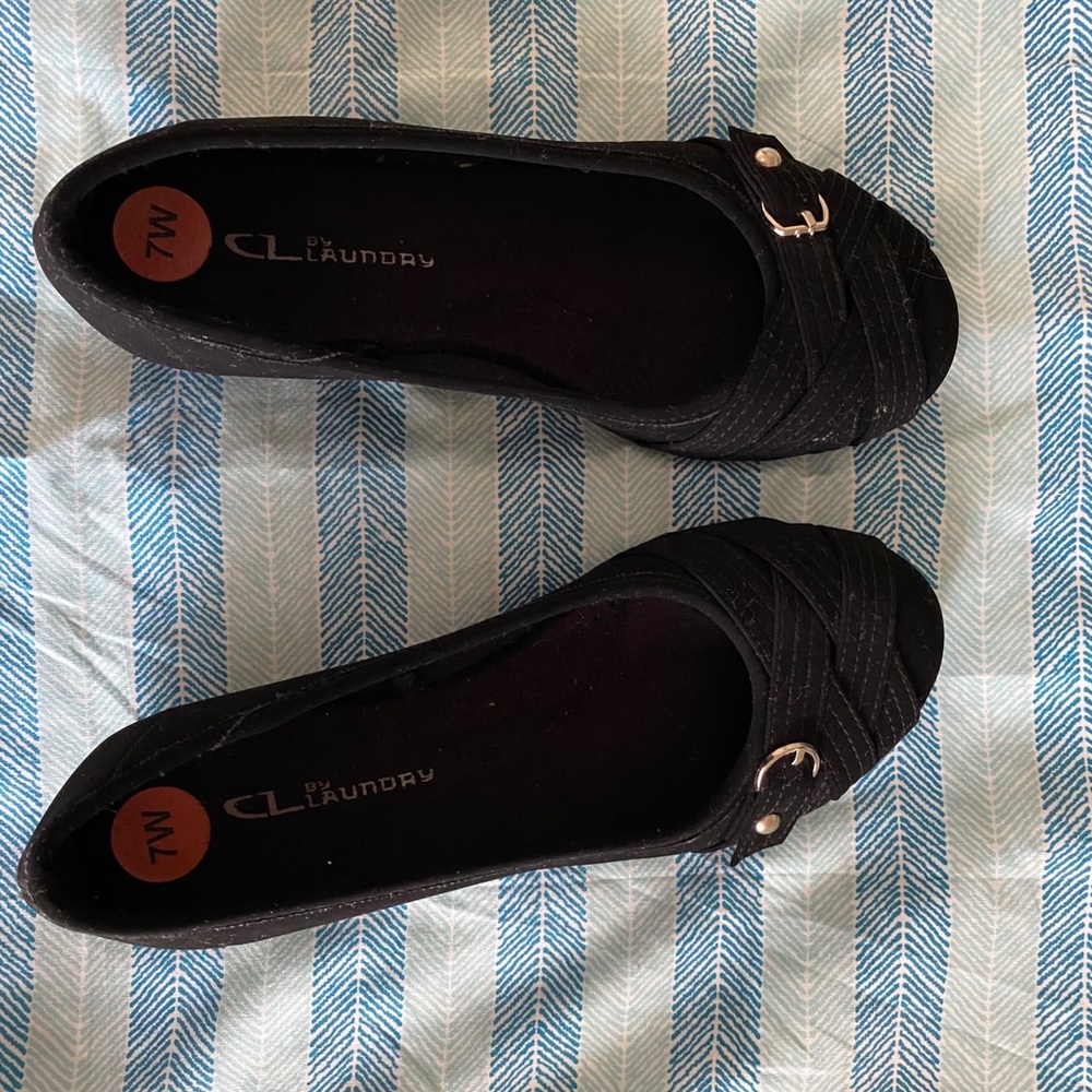 Black dress shoes, small hill,fairly new size 7